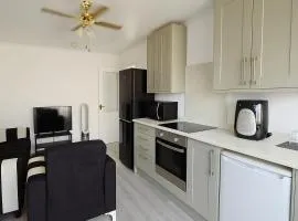 3-Bed Bungalow-Garden and Free Parking