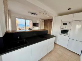 The Cozy Coast, Hotel in Piles