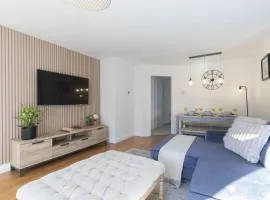 Cosy 2-Bed Apartment in Tivoli