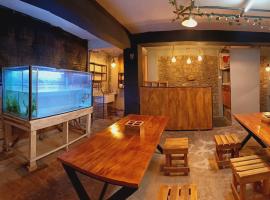 Carls' Corner, hostel u gradu Kendi