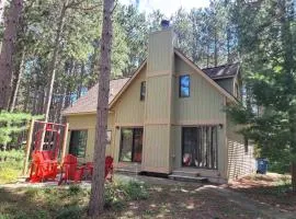 New! Crystal Pines - Lovely Crystal Mountain Cabin