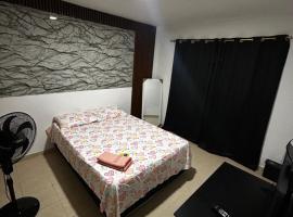 Cozy private room in Cali's heart, habitación en casa particular en Cali