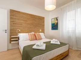 Modern 2-bed flat, 250m from sea