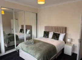 Group Stay 3BR Close to Hydro and SECC with Parking