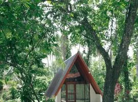 Coco Breeze Cabanas by Dr Aruna - Free Airport drop off or pick up 24H, free secure Luggage Holding