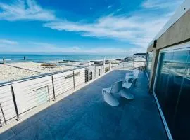 The Lighthouse - Beachfront