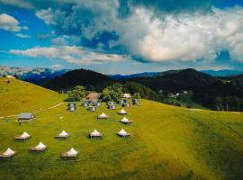 Ursa Mica Glamping Resort, Glampingunterkunft in Şirnea