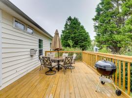 3 Mi to Bethany Beach Family Home with Movie Room!, hotel em Ocean View