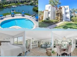 Stunning 2BR Lagoon-View Steps To Siesta Key Beach