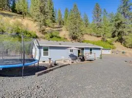 Mtn-View Gem with Outdoor Entertainment in Ahsahka!