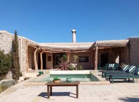 Dar Tikida - Luxury Beach Villa - 8 people, hotel in Sidi Kaouki