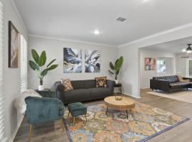 Charming 3-bedroom house in terrific Houston with AC, WiFi, villa in Houston