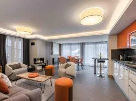 Salers : Elegant 3 pièces rénové avec grand salon et salle à manger, centre Moriond, 4/6 personnes - FR-1-563-8