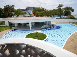 The Nest at Baobab Waves, hotel con estacionamiento en Mombasa