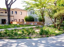 RE Versiliana Junior-House، فندق في مارينا دي بيتراسانتا