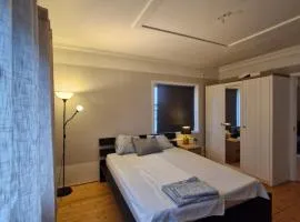 Rymlig lägenhet I hjärtat av Lindesberg 95kvm