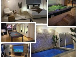 Maison privative avec piscine intérieure, spa, sauna, cinéma et billard, βίλα σε Échenoz-la-Méline