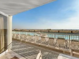 Waters Edge 109 - Ground Floor and Beach Front - Steps to Pool and Sand - Free Beach Svc