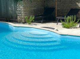 Demeures et Châteaux - Le Portail en Marais Poitevin, hôtel à Moreilles