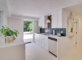 Walk to Beach Tavernier Apartment with Patio!