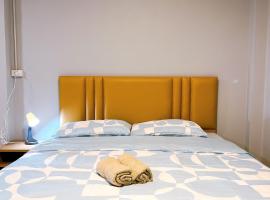 Wanderlust Homestay Ranong, hotel com estacionamento em Ranong