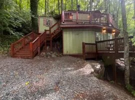 Bear Lodge Inn - Banner Elk Peaceful & Cozy Cabin Retreat