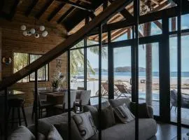Playa Laska - Beachfront Luxury Villa & Pool