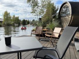 Schlaffass Natursee-Chalet mit Sanit&auml;rfass,Hot Tub,Sauna,Jacuzzi,angeln, Glampingunterkunft in Twist