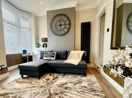 Stylish 2BR - Sleeps 6 - Central Stourbridge Gem，位于斯托桥的别墅