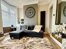 Stylish 2BR - Sleeps 6 - Central Stourbridge Gem