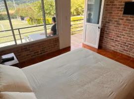 Hotel Para&iacute;so Moniquira, hotell med parkering i Moniquir&aacute;