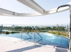 Skyline Suite - Danube-View Balcony & Pool