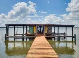 Boat, Fish and Unwind Waterfront Welaka Getaway!