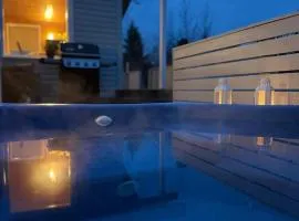 Galdur Cottage- heart of Golden Circle with hot tub
