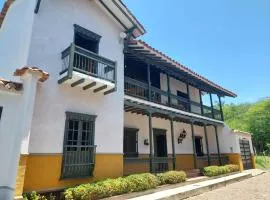 Casa de descanso con piscina y jacuzzi en Cauca viejo