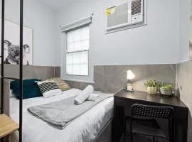 Modern Double Room with Air Conditioning - Central CBD Location near UTS USYD Darling Harbour ICC Sydney Chinatown and Highly Rated Restaurants - Shared Bathroom