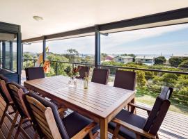 Breakaway - Bay Views Games and Beach Bliss, hotelli kohteessa Gracetown