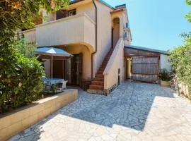 1 Bedroom Stunning Apartment In Artatore