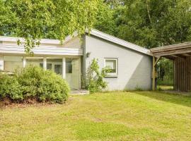 8 person holiday home in Ørsted-By Traum, hotel en Ørsted