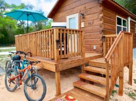 Luxury Cabin #11, hotel in Ocala