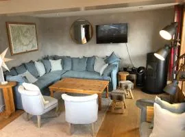 Chalet 3* de Charme à Courchevel – 6 Chambres, 15 Pers., Près des Pistes et Centre de La Tania - FR-1-513-21