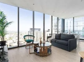 Spacious 2BR City Apt Panoramic Views & Parking