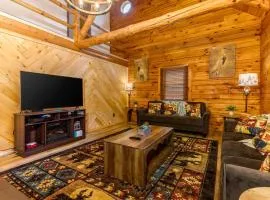 Luxury Spacious Cabin Hot Tub, Theater, 5 Acres in Hocking Hills