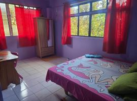 Mih-Loue Huahine Lodge t1, hotel in Fare