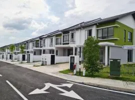 Sampoisgt Homestay - 3 Bedrooms, Free 4 Private Parking, Extra mattresses available