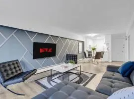 17th Ave Cozy Nest in Downtown Calgary with Parking