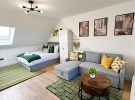 R6 - Newly Renovated Luxury Fully Self-Contained Studio with Private Bathroom near QE Hospital, ξενοδοχείο στο Μπέρμιγχαμ