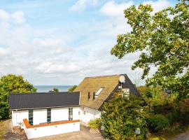 10 person holiday home in Allingåbro-By Traum, hotel en Nørager