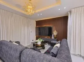 Acorn-Luxury 3bedroom Apartment with Lakeview