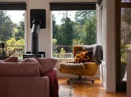 Treehouse Spa Villa - Unique & Secluded Retreat in Daylesford